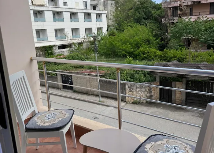 Lovely With Balcony Vakantiehuis Durrës